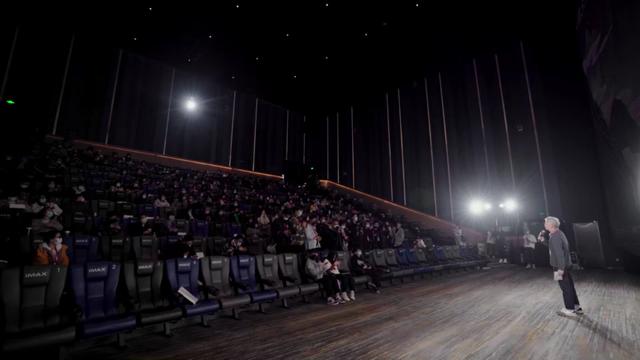 退圈的李亚鹏，却成了另一种网红？