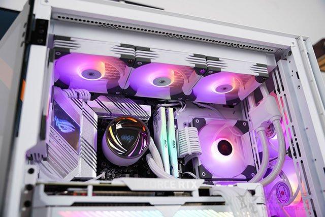 高顏值雪武戰姬純白主題，i7 11700K配RTX3070水冷主機方案
