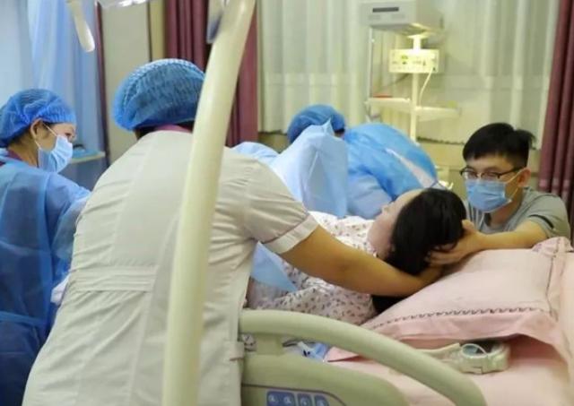 待产包里不能少的3类物品，关键时刻派上用场，孕妈和家人记得带