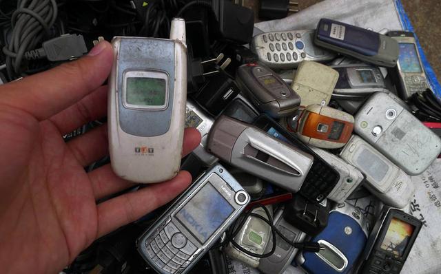 收的废旧手机卖到什么地方，行业揭秘：二手手机被回收后，最终都流向了哪些渠道