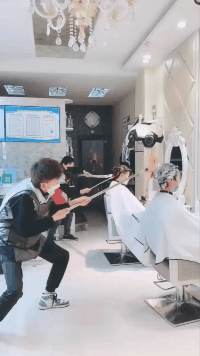 搞笑的GIF动图：终于，妹子还是对洗衣机下了手！