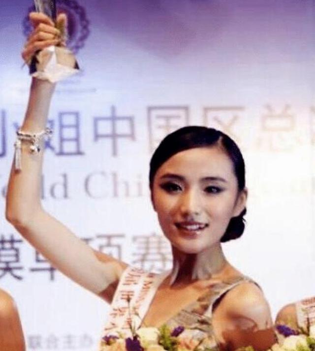 51岁李亚鹏再当爸！王菲“满脸的嫌弃”成全了老李“双重的幸福”