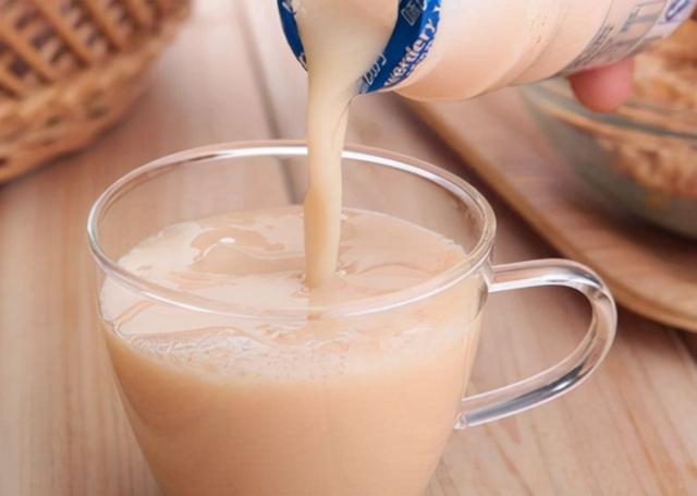 牛奶营养多？这3类牛奶孩子“最怕”，易积食，10岁之前少碰为好