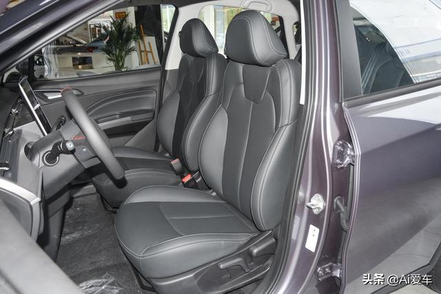 低价高配快充代步车，续航401公里空间实用，养车便宜，实拍哪吒V