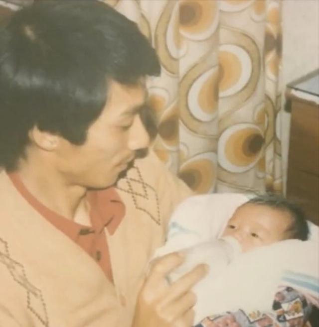 乔任梁父母首谈儿子去世经历，妈妈哭到晕倒，费时一年找清幽墓地