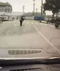 爆笑的动态图GIF：雪中送炭是这样吗？
