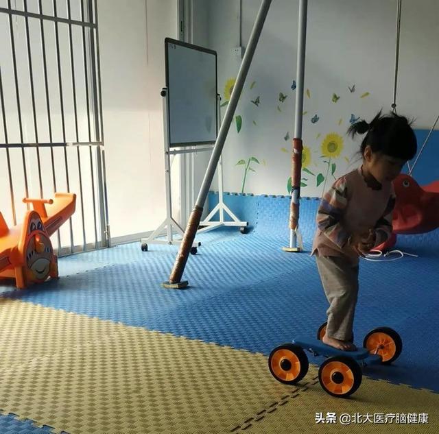 二胎女儿确诊重度自闭症，如今入园2年，妈妈这样说——