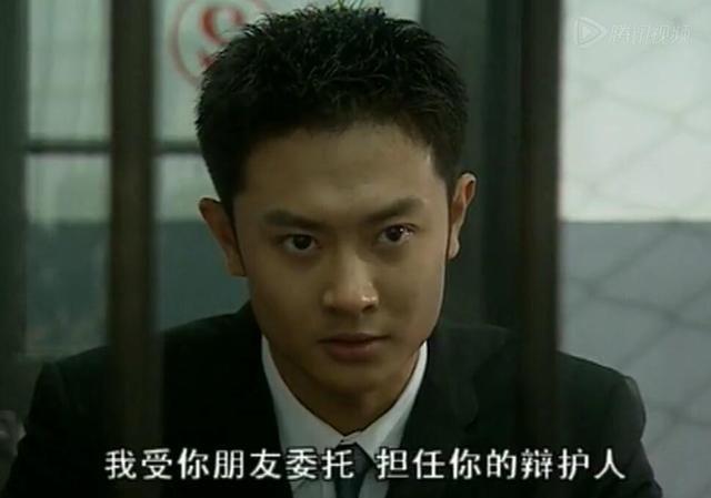 印小天是一位"岩男郎",2002年凭借海岩的电视剧《拿什么拯救你,我的