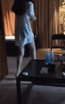 美女动态图GIF邪恶篇：妹子，你家缺男保姆吗？