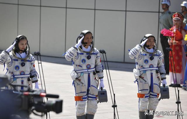 王亚平8年后再出征，5岁女儿送行，打破返回地球禁止生孩子的谣言