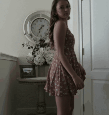 另类美女动态图：妹子这个动作，让人想歪啊！