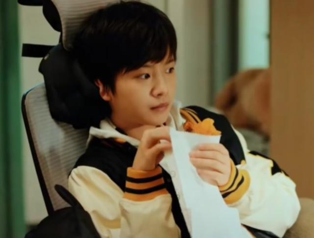 关晓彤现在身高体重都是多少——关晓彤的身高和体重是多少