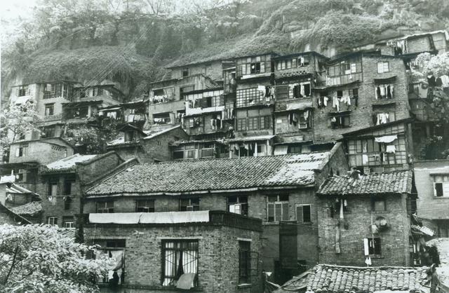 重庆女鞋工，因创业断过7次腿，却打造出2张城市名片，为啥这么牛