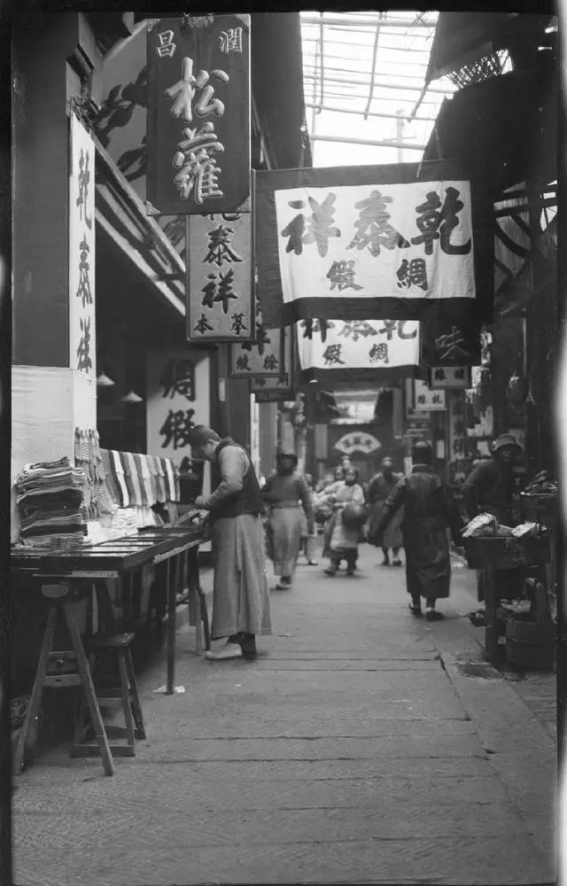 1920年代江南店铺老照片，可以想象当年的繁华