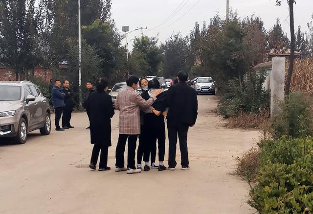 河北平山通勤车倾覆致14死，最后一名失联者曾尝试游上岸；遇难者家属想不通：涨水了为何还要过桥？