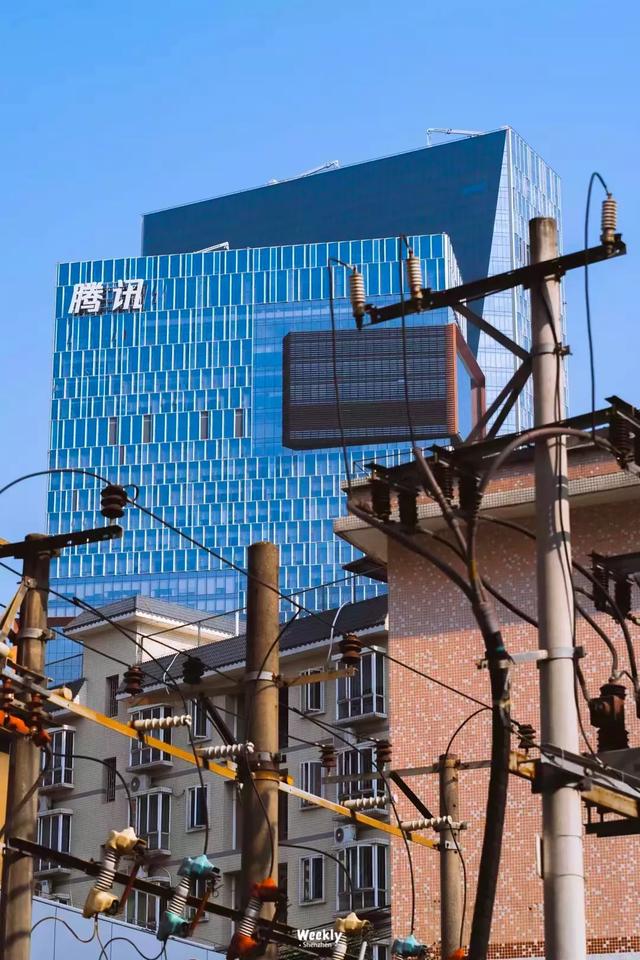 租住南山的互联网大厂人：年入70万，睡城中村单间