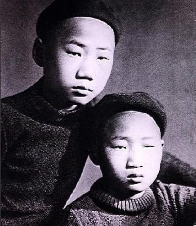毛岸青扫墓遇大雨，邵华劝他改日再去，毛岸青：我盼这一天很久了