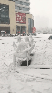 爆笑动图GIF：一个人干，全家人看