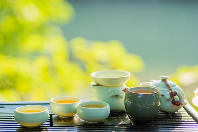 晚上喝什么茶好？认准这几类茶后，不再担心失眠