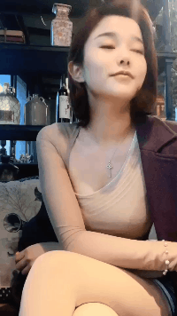 健身房美女GIF动态图片大全：大白天练习这个不太好吧？