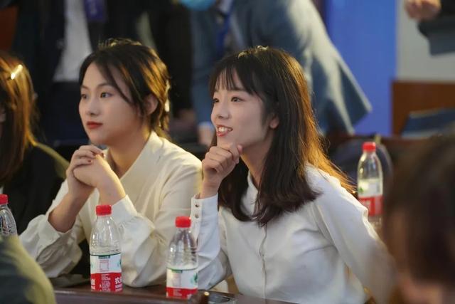 全网热议！5名女大学生将苹果公司告上法庭，相关词条冲上热搜第一！