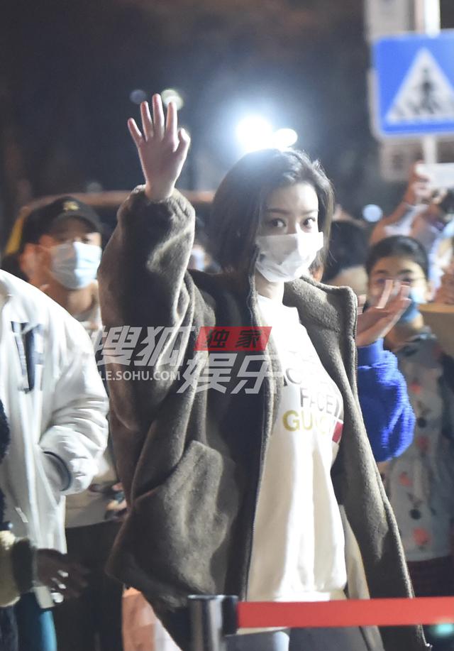 央视春晚最后一次大联排众星戴口罩亮相