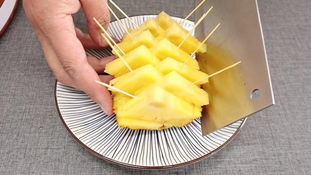 如何切菠萝