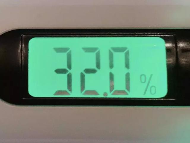 身体乳是挤在手上吗