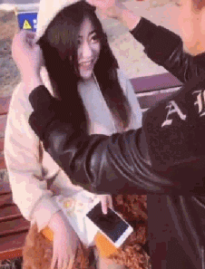 好看内涵的美女GIF动图：开心吗，等下回去记得跪键盘
