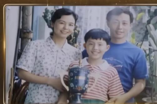 糊涂的李云迪，成功背后的“铁腕母亲”，是怎样的原生家庭？