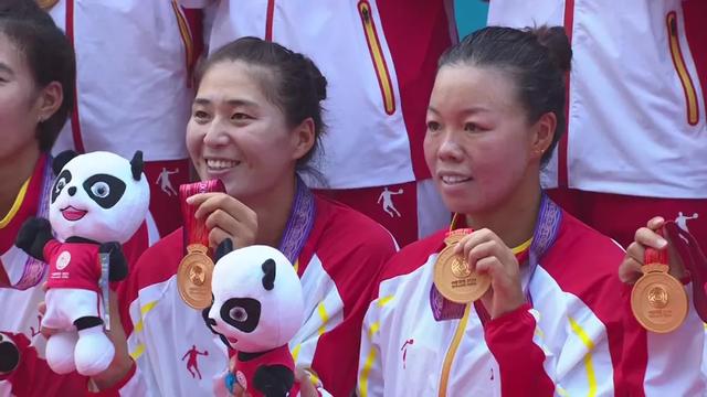 李晶晶赛艇赛场逞英豪李晶晶随队夺冠李晶晶真人照片