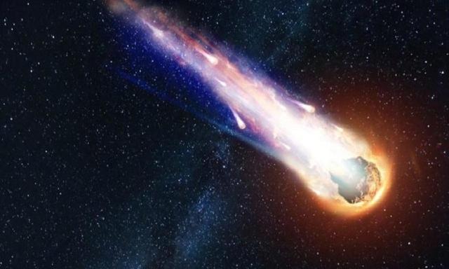 這是什麼運氣 半夜睡覺隕石從天而降 沒被砸死還能收藏隕石 中國熱點