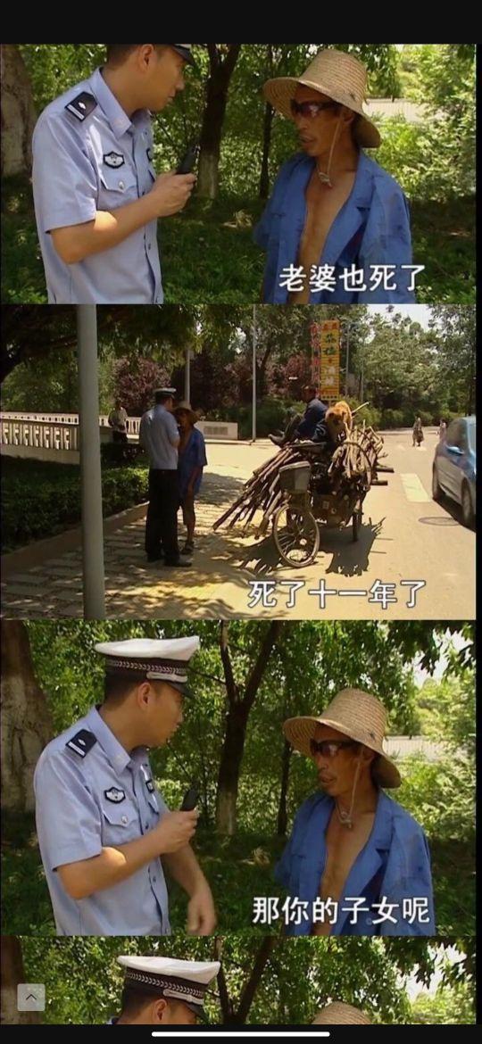 大爷,父母双亡,大哥去世,妻儿早逝,只有患智力障碍的弟弟和一条老狗陪