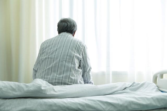 5岁，母亲在他梦中离世！他们身后才是中秋的另一番真实人间