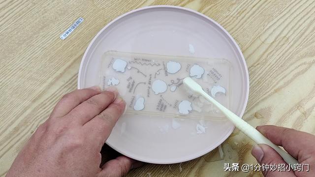 手机壳发黄不要扔，教你个小妙招，立马干净透亮，省钱省力-第2张图片-9158手机教程网