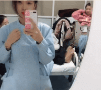 爆笑的GIF趣图：小姐姐太调皮了，漂流还玩开火车！