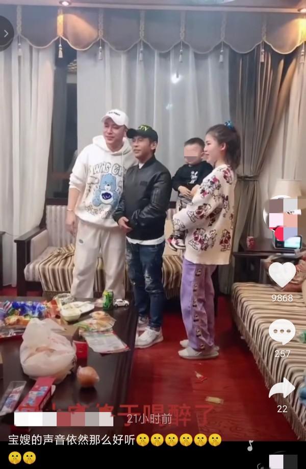 宋小宝妻子:宋小宝娇妻罕出镜，怀中神秘小孩被疑是三胎？身后豪宅奢华似皇宫