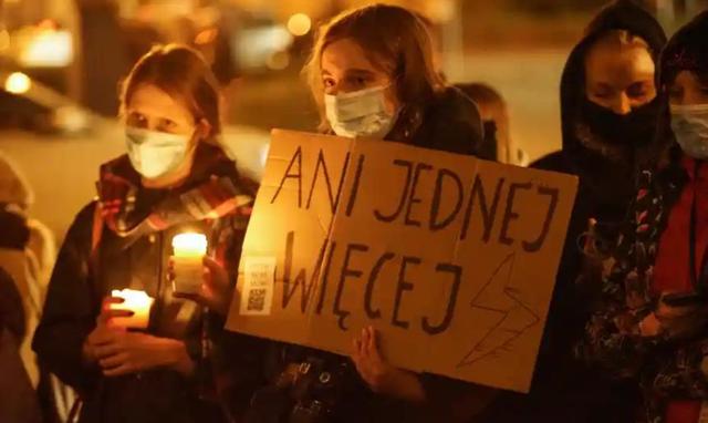 波兰实行最严堕胎法案，婴儿先天缺陷医生不敢堕胎，悲剧了