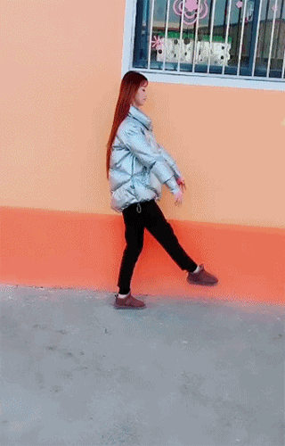 美女内涵动态图片：美女，又来撩人了啊！