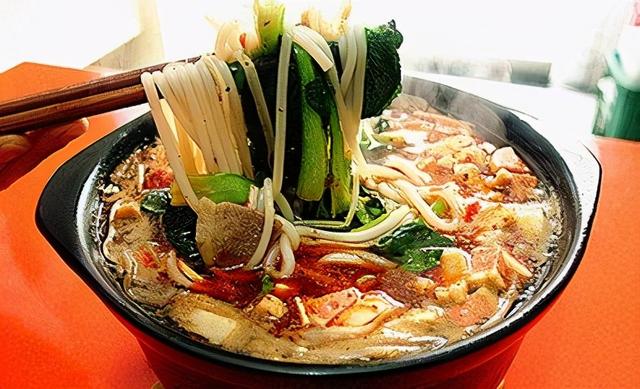 砂锅米线(砂锅米线高清图片) 资讯 第5张