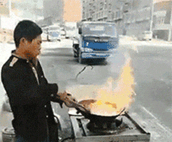 有趣的动态图GIF：夜间的地铁充满了爱