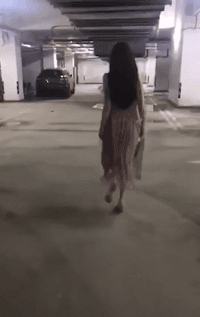 美女的诱惑GIF动态图：这妹子真调皮！欠调教！