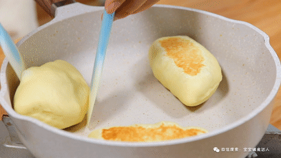 给娃做辅食的第十年！这个饼操作0失败，烤箱都不用开