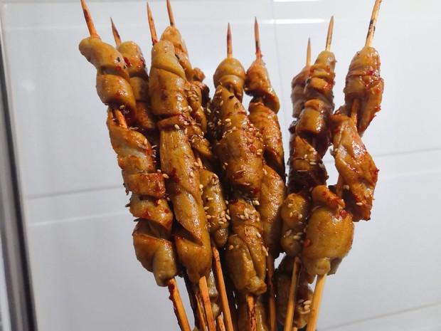 烤面筋5元4串,摆摊7小时月入上万,一年四季都火爆_瞧这网