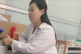 搞笑的动图GIF图片：真正的蛇皮走位原来可以这么秀