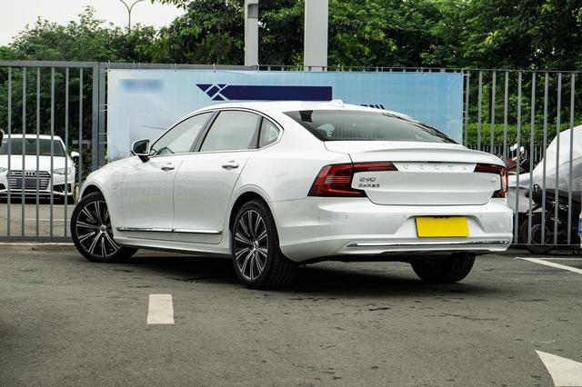 沃尔沃终于豁出去了，S90新能源一口气就跌13万，油耗低至1.8L
