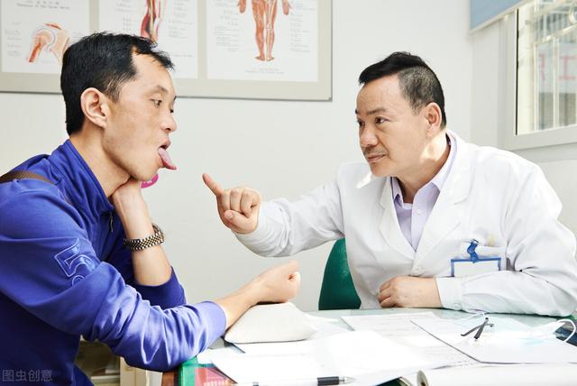 醫生提醒：癌變前，耳朵舌頭會“求救”！厚白苔肺癌，肝癭線肝癌
