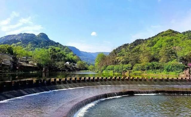 附近旅遊景區哪裡好玩一日遊_成都邊上的10大耍水古鎮,坐船,耍水,打