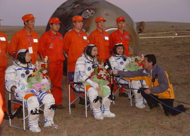 美国宇航服10亿一件，中国航天服达3000万元，真的使用5次就扔？