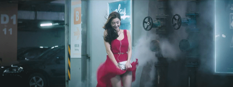 性感美女GIF动图大图：这可是仙女才有的水雾缭绕啊！
